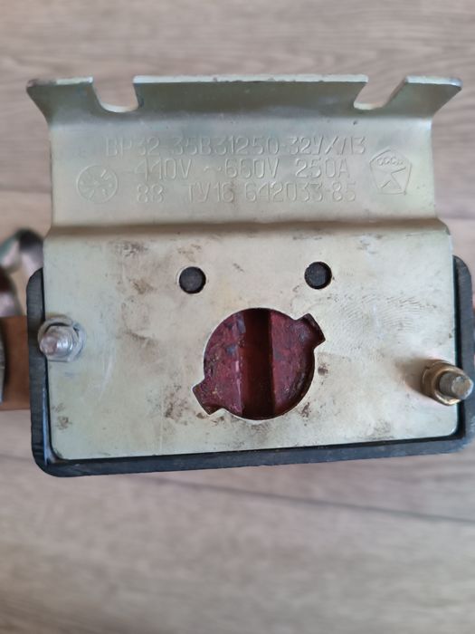 Рубильник, вимикач-роз'єднувач