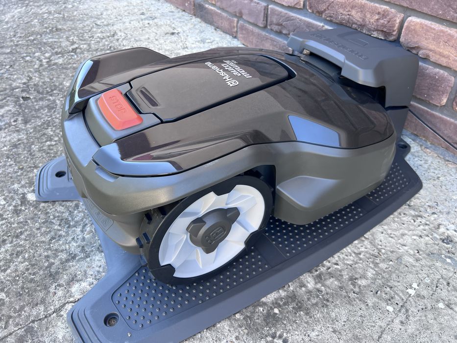 Робот-косарка Husqvarna 305 / 310 MKII / automower
