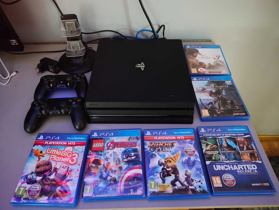 ZESTAW konsola PS4 PRO 1 TB+  telewizor Samsung 55 CALI