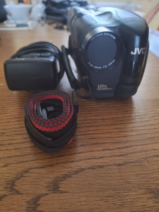 Kamera JVC gr-ax270