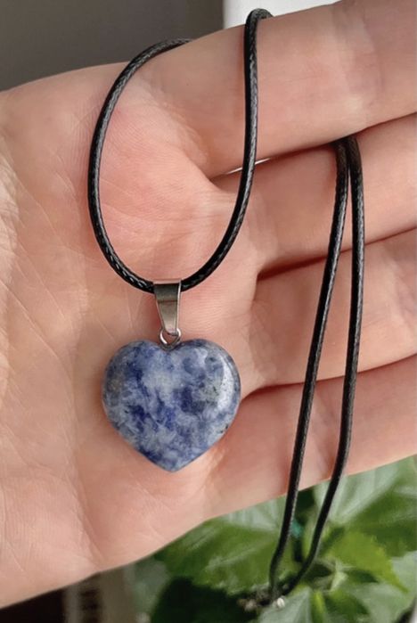 Naszyjnik wisiorek niebieski granatowy marmurkowe serce