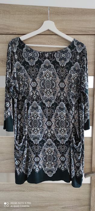 Tuniko-sukienka we wzory w odcieniach ciemnej zieleni