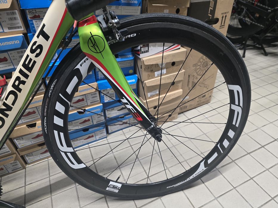 Rodas estrada carbono