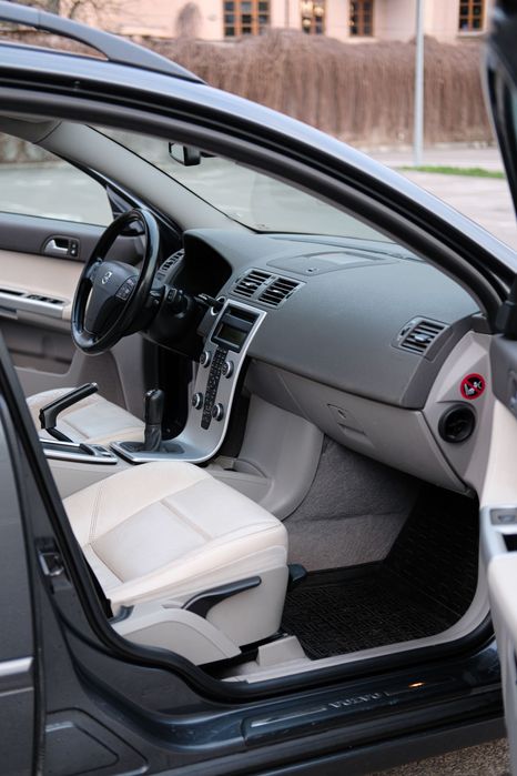 Авто Volvo V50 1,6D