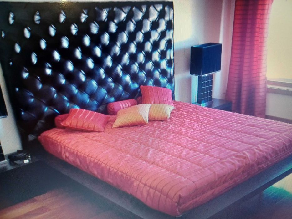Quarto casal cabeceira em pele