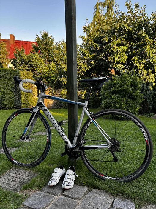 Rower szosowy kolarzówka Unibike