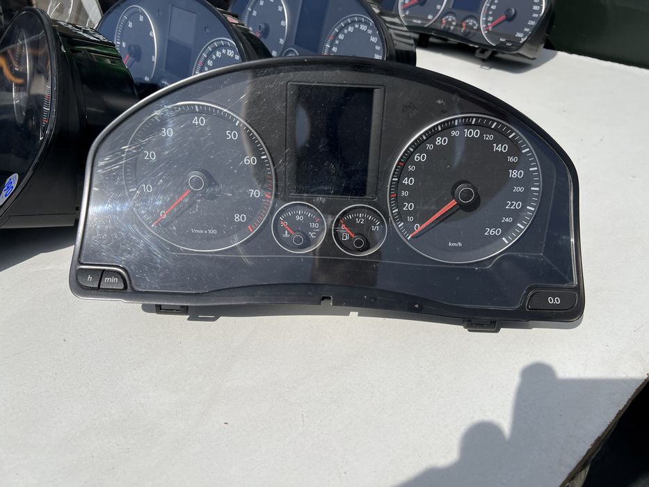 Приборка щиток панель приборов Skoda Octavia A5 VW Golf 5