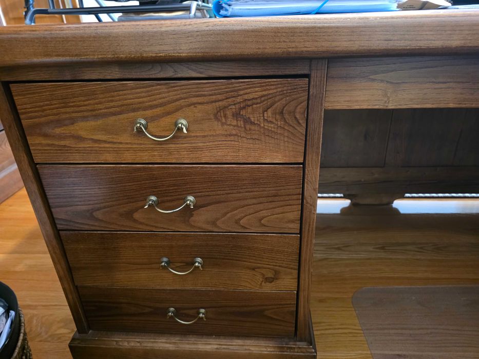 Secretária  para escritorio