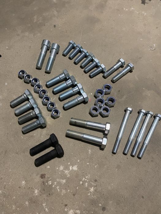 Sruba M36x120mm  plus nakretki kontrujace ocynk 10,9