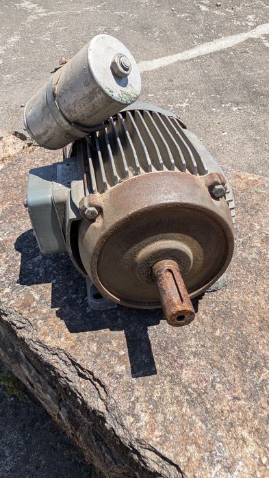 Motor Elétrico Trifásico AEG 1.5 kW (2 CV) – 1400 RPM