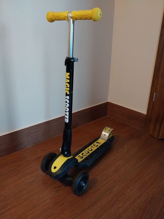 Hulajnoga trójkołowa balansowa