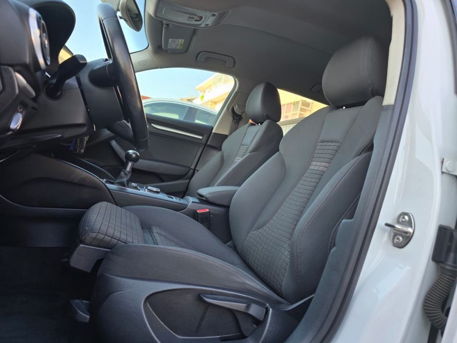 Audi A3 Sportback 8V S line 1.6Tdi 110Cv (LOOK RS3)