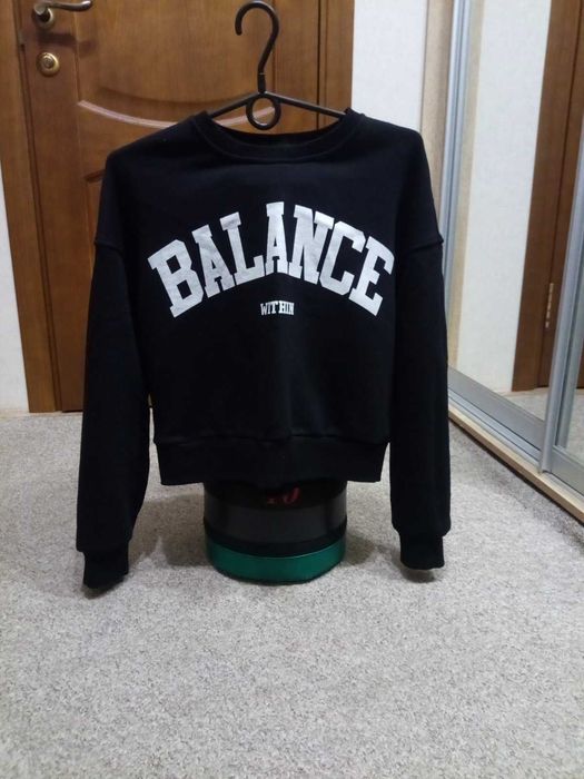 Стильный свитшот женский топик BALANCE