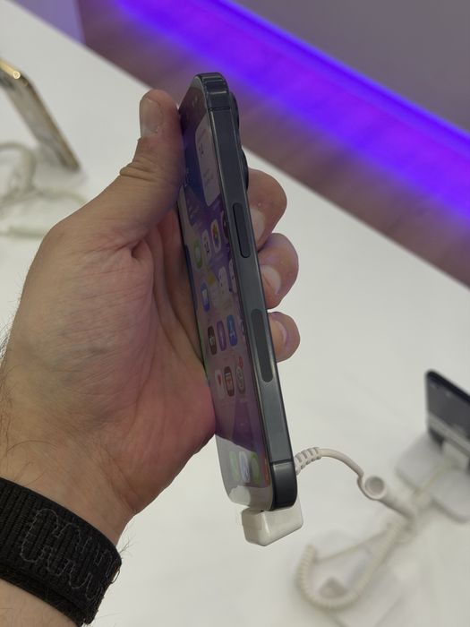 iPhone 15 Pro - COMO NOVO