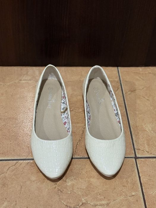 Балетки лаковані