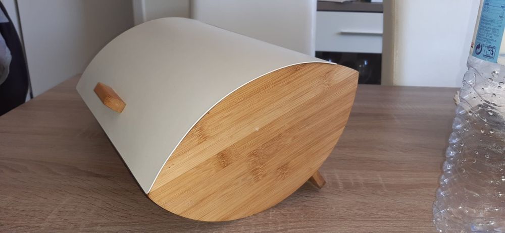 Vendo cesta de pão.