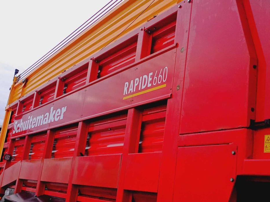 Przyczepa zbierająca  Pottinger, Strautmann, Schuitemaker Rapide 660,