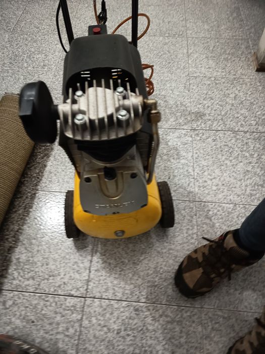 Compressor 24L, 10 bar, 2,5 HP, com rodas