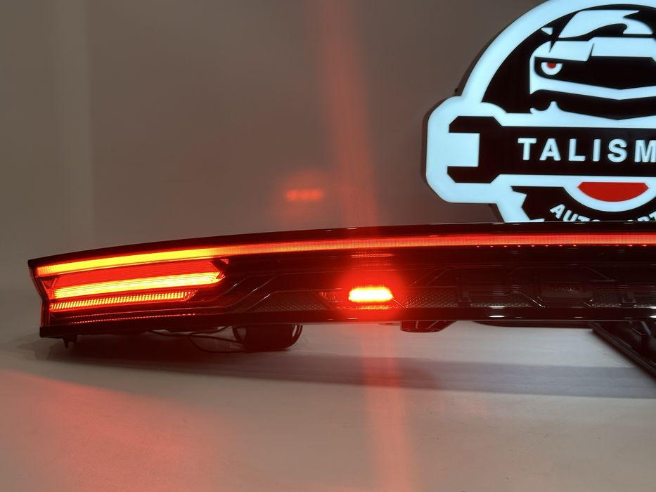 Porsche Taycan центральний фонарь бленда в наявності 9JA945082G