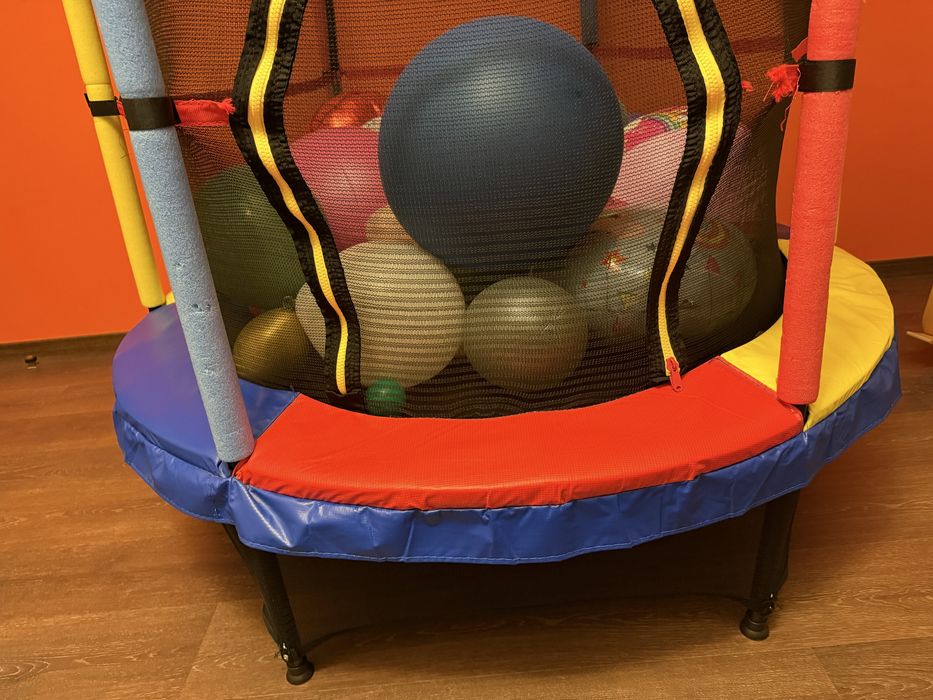 Trampolina 140 cm stan bdb TANIO + piłki