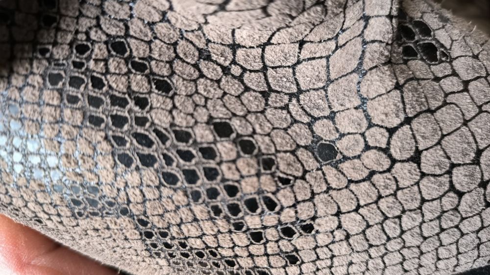 Жіночі шкіряні козаки