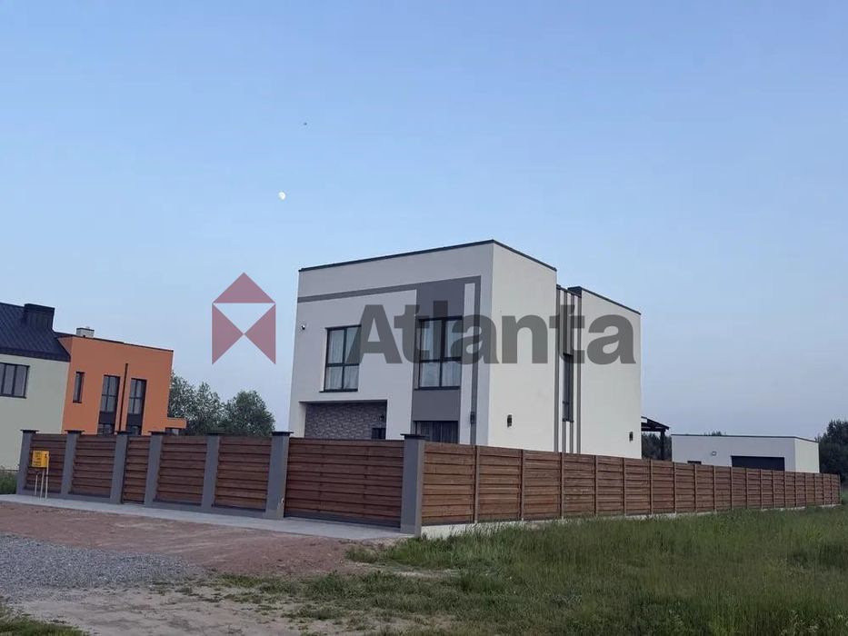 Продається сучасний житловий будинок в с. Бірки.