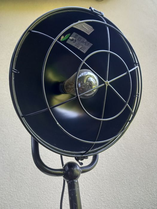 Lampa Loft indriustal. Czarna trójnóg