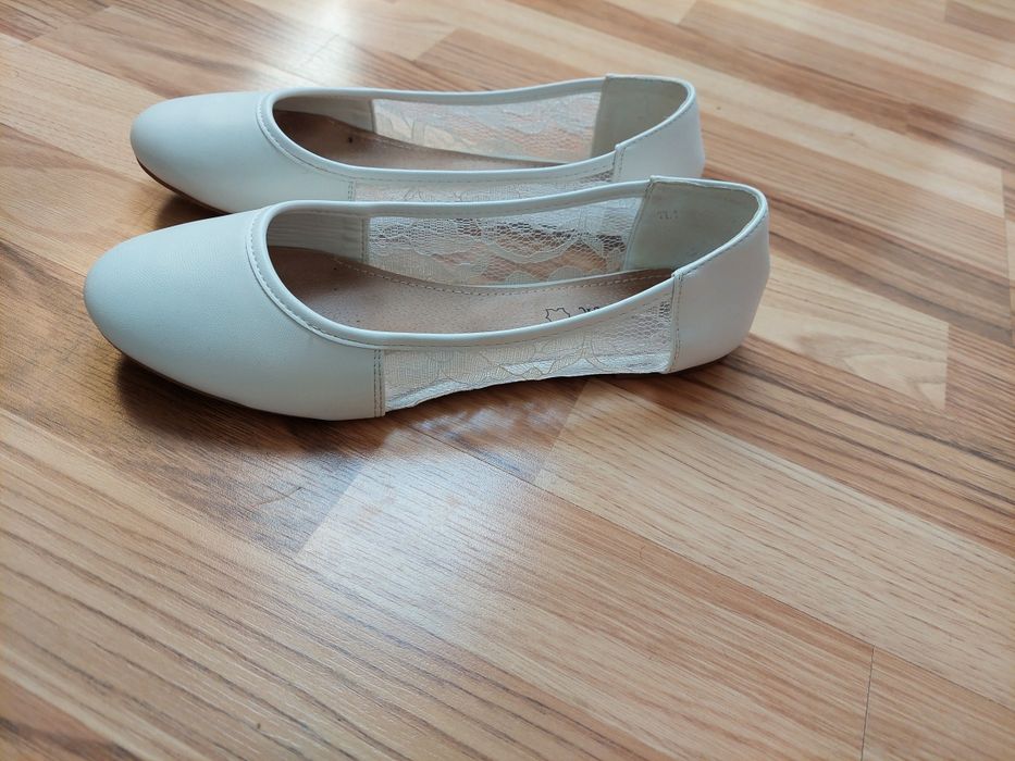 Buty baletki rozmiar 39 biale