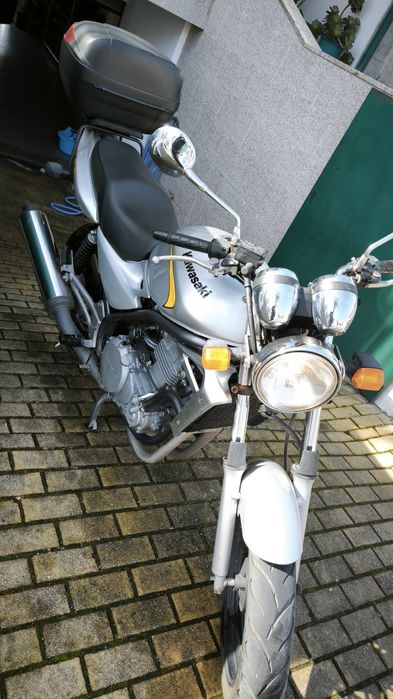 Vendo moto Kawasaki em muito bom estado