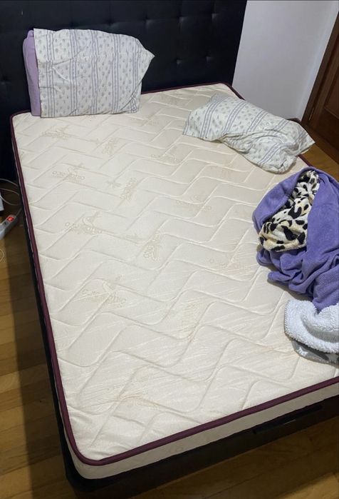 Vendo colchão semi-novo