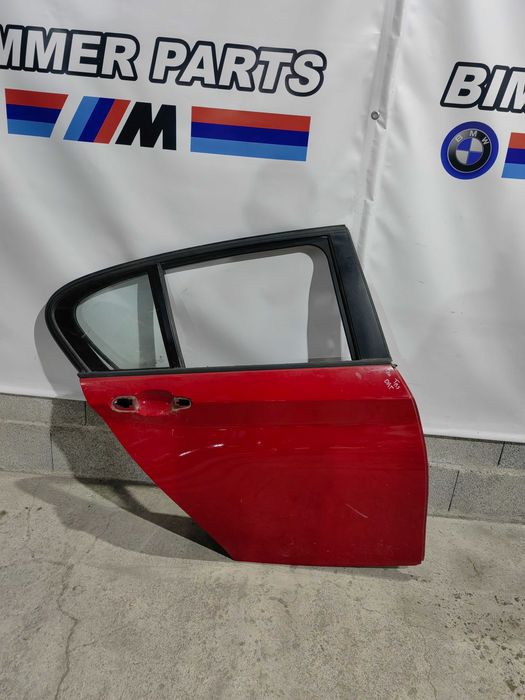 Porta traseira direita vermelha BMW serie 1 F20