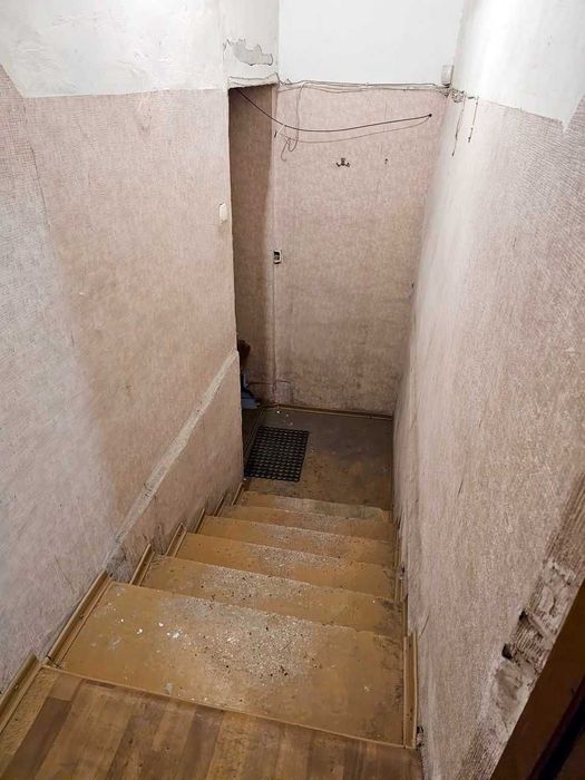 Продам квартиру на пр. Нигояна. Сталинка! Газ. котел! Отдельный вход!