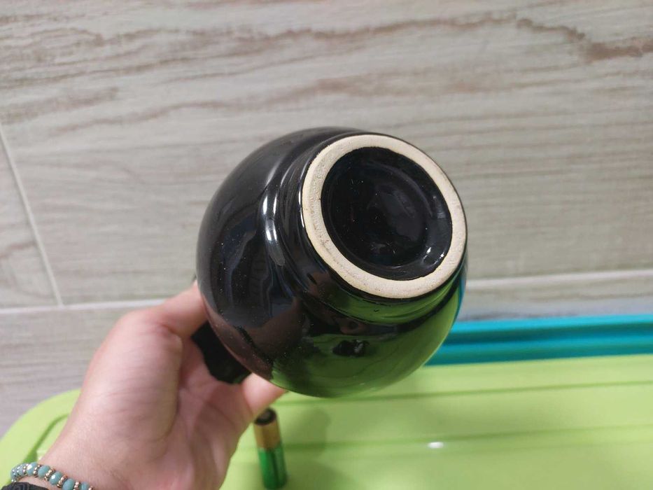 Неймовірно гарна ваза з павичами.