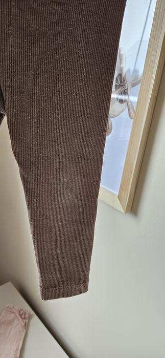 Brązowe legginsy zara 80