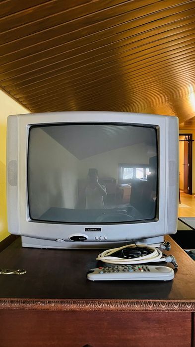 Televisor CROWN