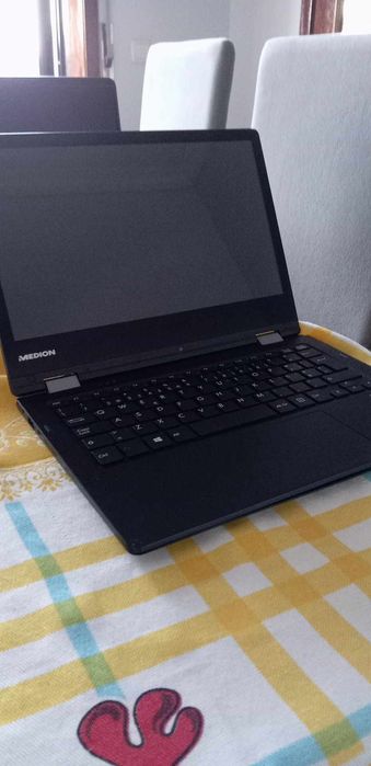 Vendo computador híbrido mdiom 11,3 que não liga.