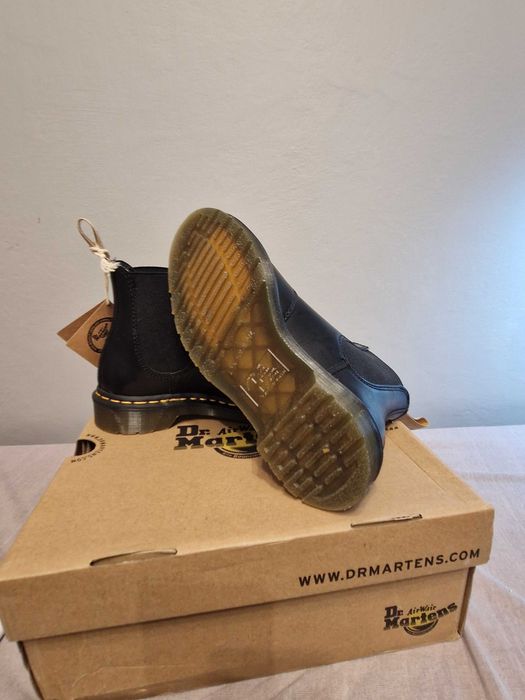 Dr. Martens 2976 Vegan Black Felix Rub Off rozmiar 37