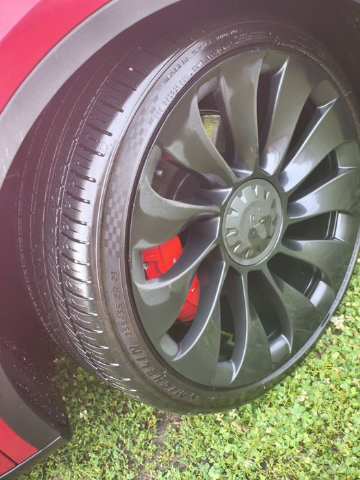 Диски з шинами Tesla model Y Perfomans
