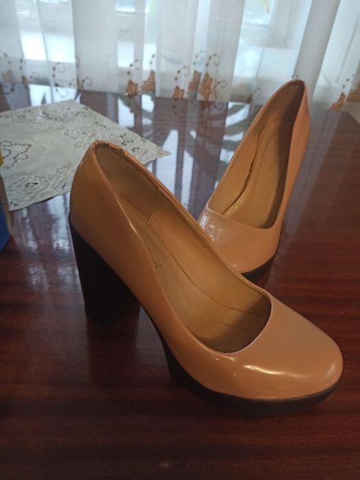 Туфлі лаковані 38 розмір