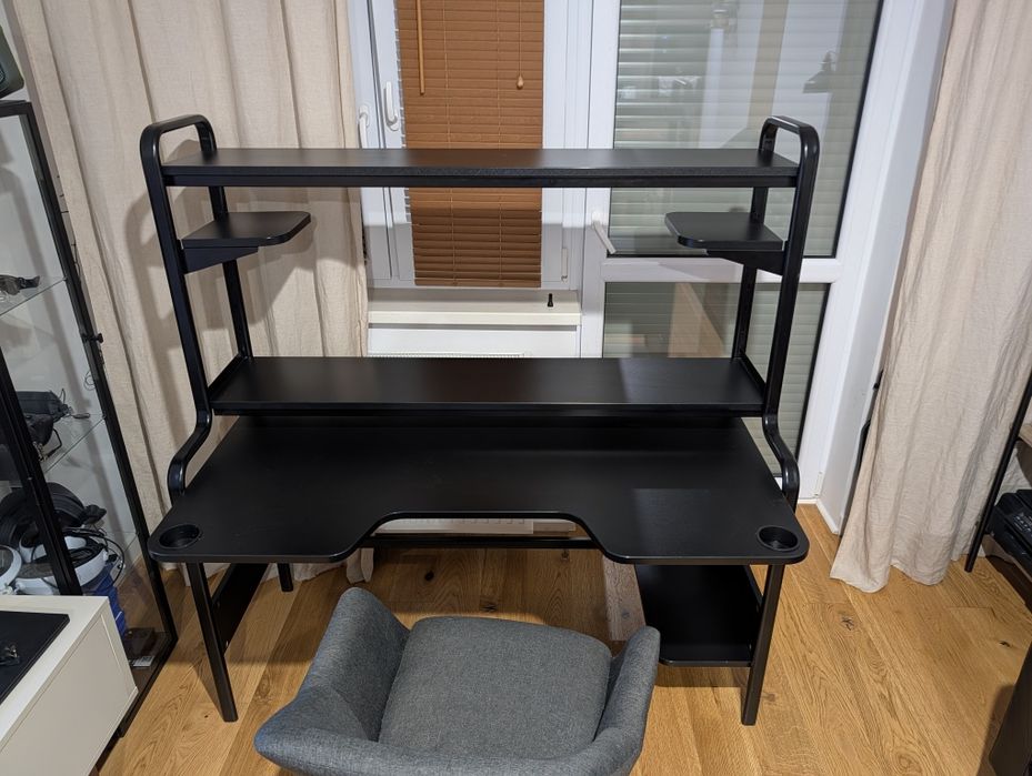 Biurko gamingowe / komputerowe IKEA FREDDE – czarne, stan bardzo dobry
Opis: