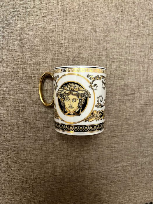Kubek K Versace Virtus Alphabet