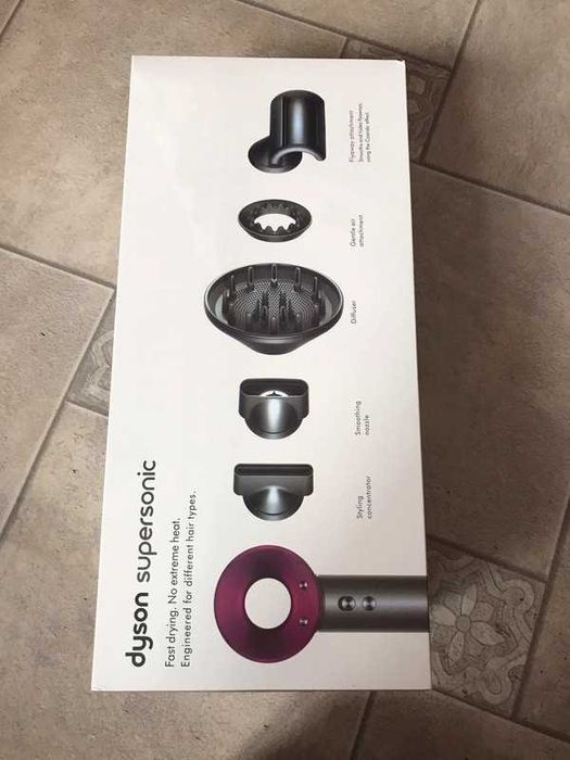 Nowa, nieotwarta suszarka do włosów w idealnym stanie – HD08