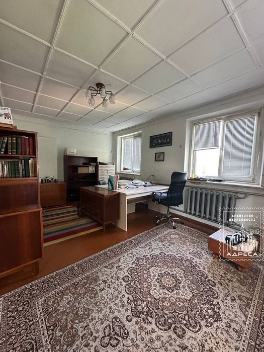 Продаж будинку з земельною ділянкою