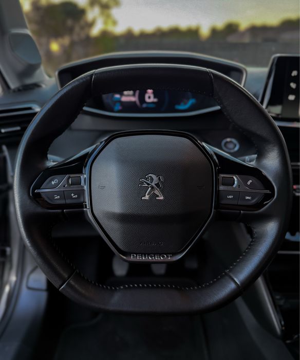 Peugeot 208 Allure Full Extras 101cv | 71 000KM | Histórico na Marca