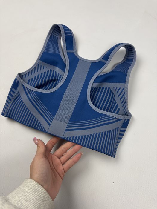 Спортивний топ Nike