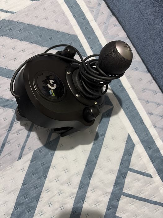 Volante logitech g29 com pedais e manete de mudanças