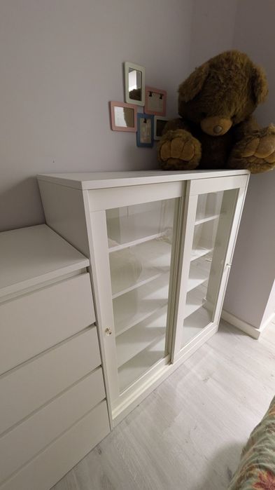 Armário/Vitrine IKEA SYVDE com portas em vidro – branco