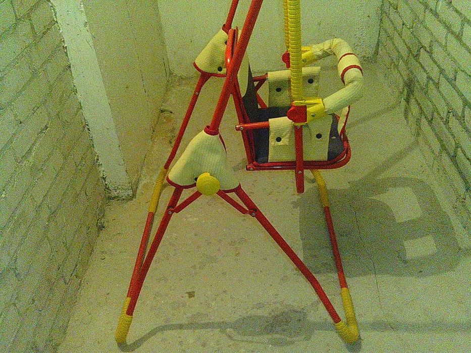 Huśtawka pokojowa dla dziecka, stan bardzo dobry.