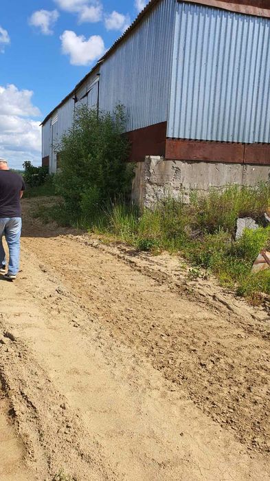 Діючий кар’єр габро з власним парком техніки та інфраструктурою
Діючий