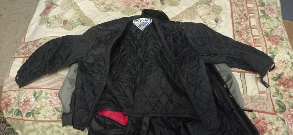 Мото куртка в отличном состоянии